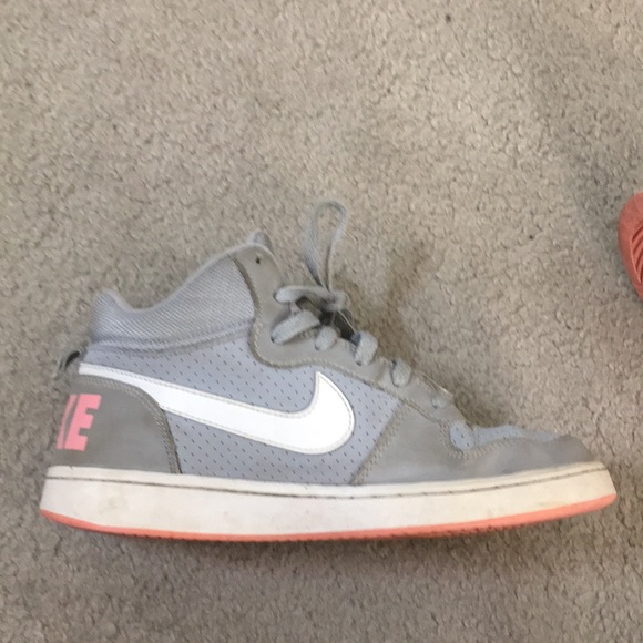 💕Nike girls gray leather shoes sz 6.5 Y awesome💕 - Picture 4 of 8